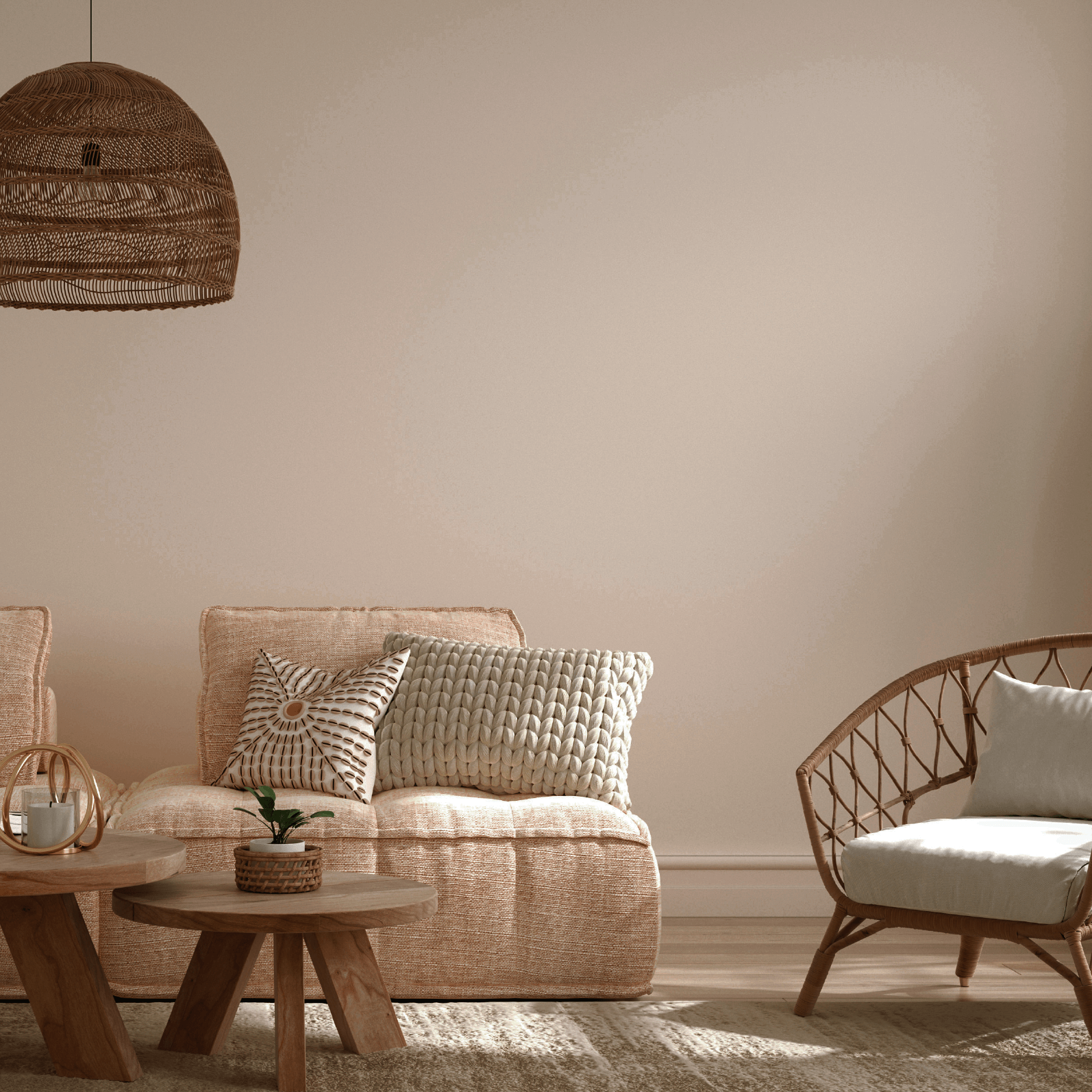 Wandfarbe beige auf einer Wohnzimmerwand, gemütliche Möbel und Dekoration im Design Collection Look.